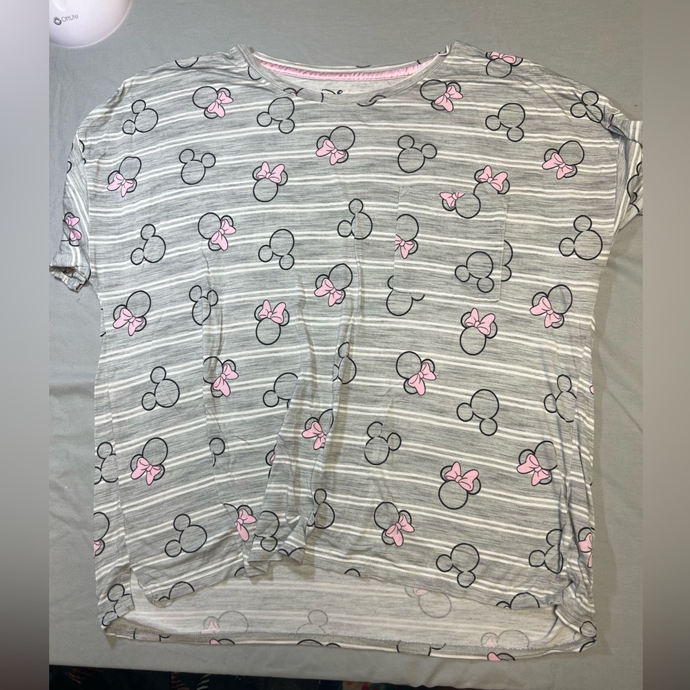 GRAPHIC TEES